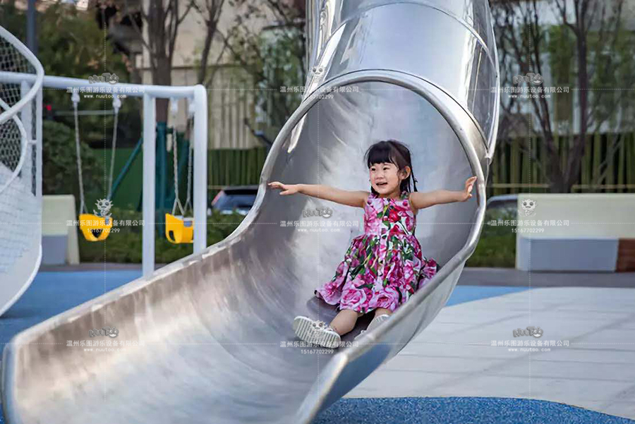如何選擇幼兒園戶(hù)外滑梯