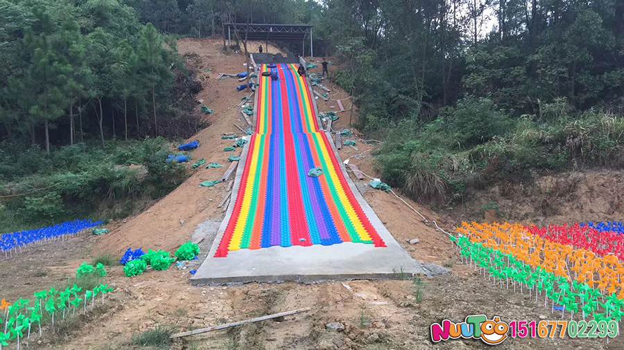 彩虹滑道投資多少錢，根據(jù)規(guī)模和檔次來決定